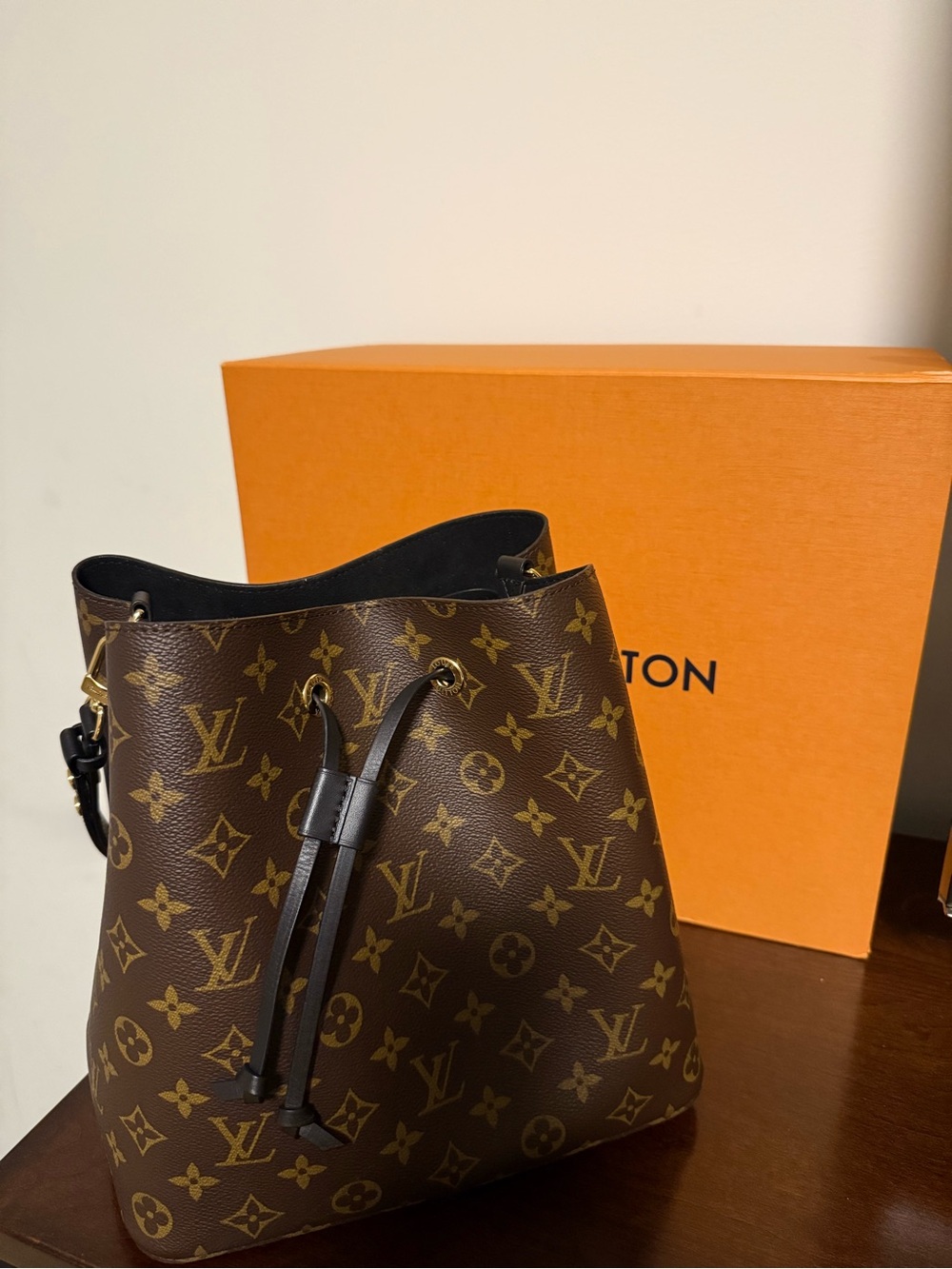 Louis Vuitton NéoNoé MM Bucket Bag - Monogram Canvas & Noir Black Leather Trim